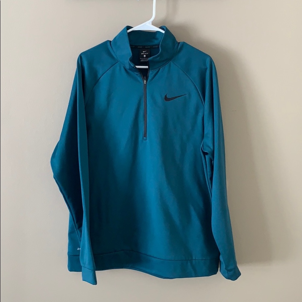 NWT! Nike therma pullover.